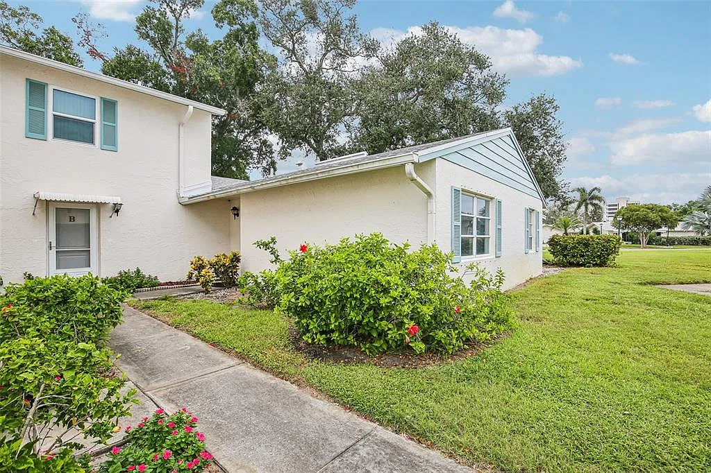 2 bed, 2.0 bath, 1175 sqft, $2,300 — Photo 2