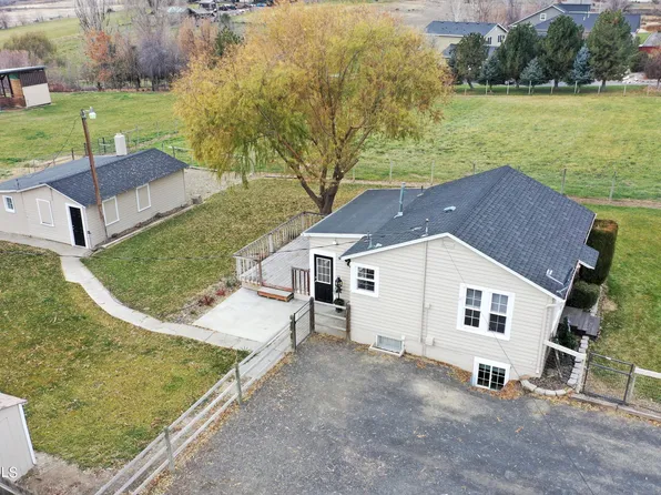 800 Ames Rd, Selah, WA 98942