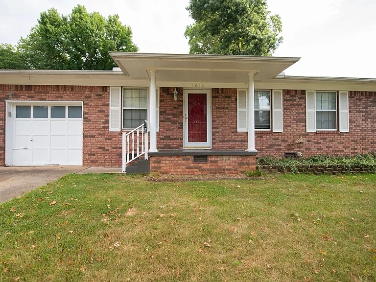 1016 Grayland Dr — Photo 1