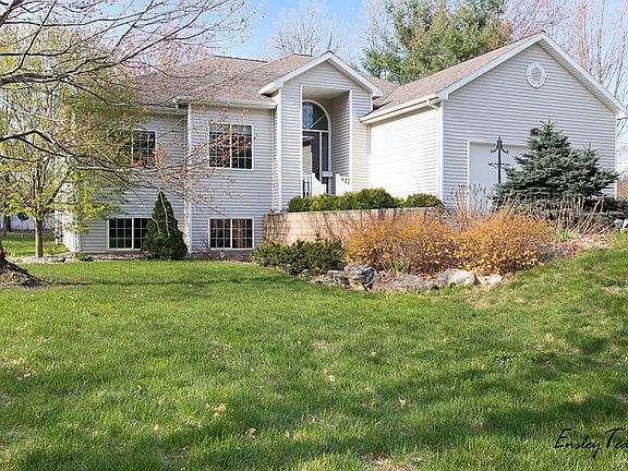 2nd image of 19772 Heights Circle Dr