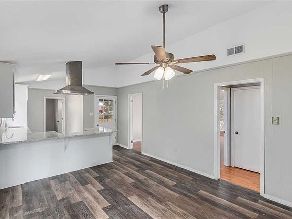 5th image of 206 Bermuda Dr