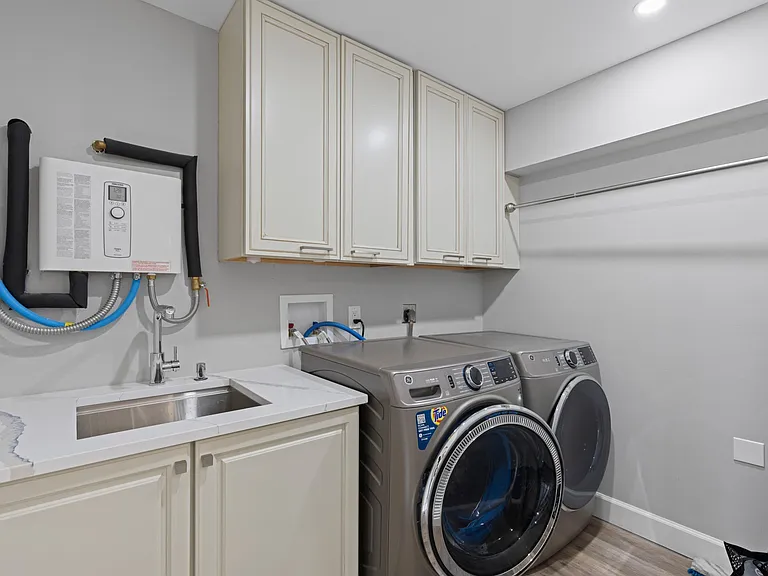 2435 Presidential Way #G — Photo 10