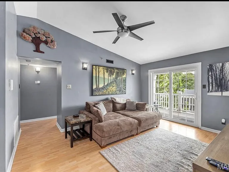 905 Hanna Place Ct #A — Photo 2