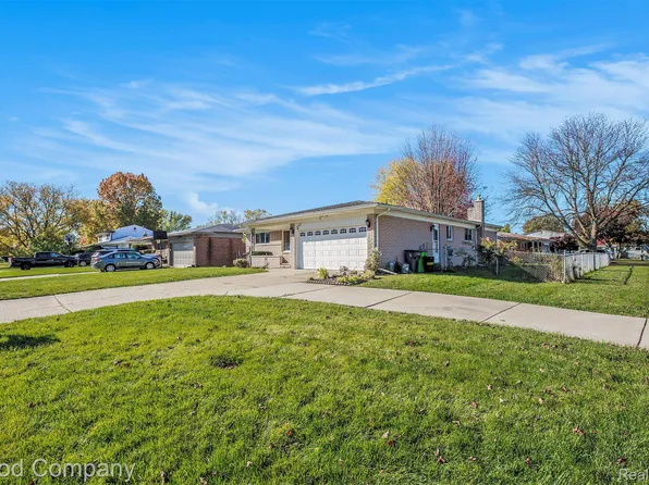 35461 Young Dr, Clinton Township, MI 48035