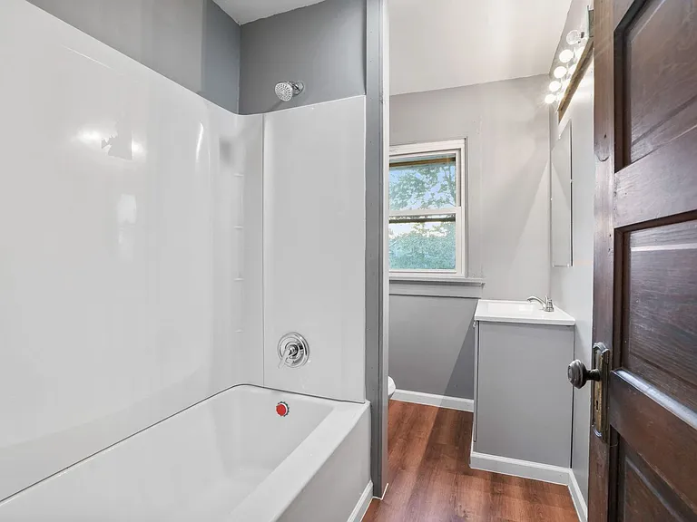 112 Linden Ave — Photo 13