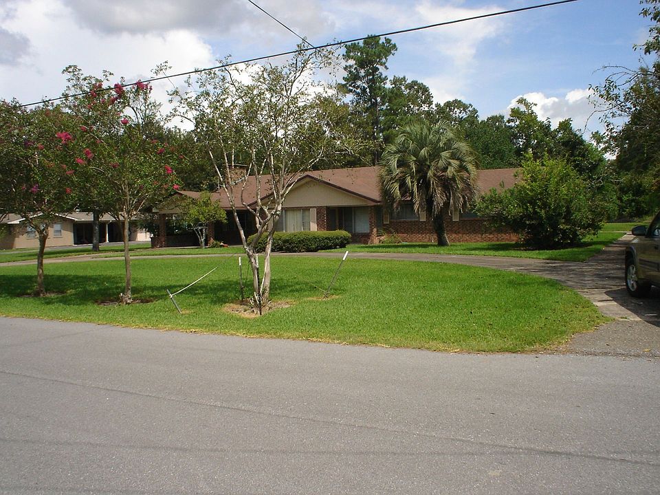 1st image of 223 Helen St