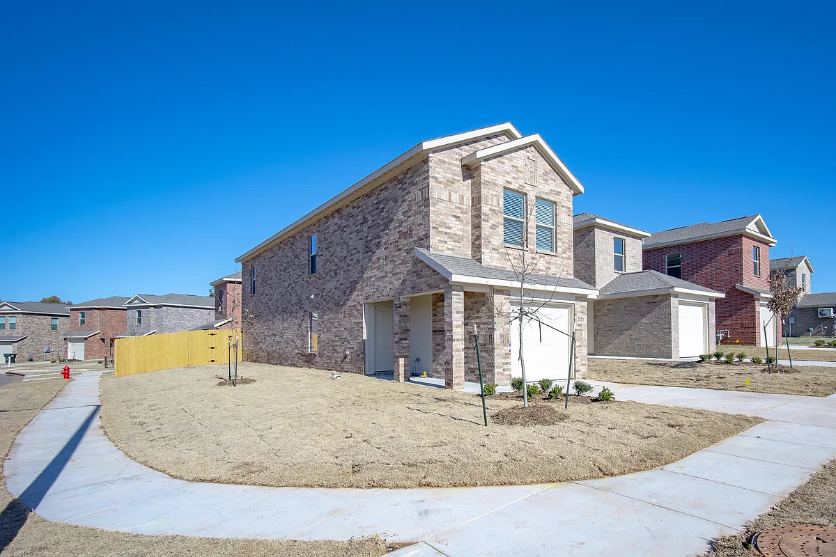 Building Photo - 2023 Delphine Dr
