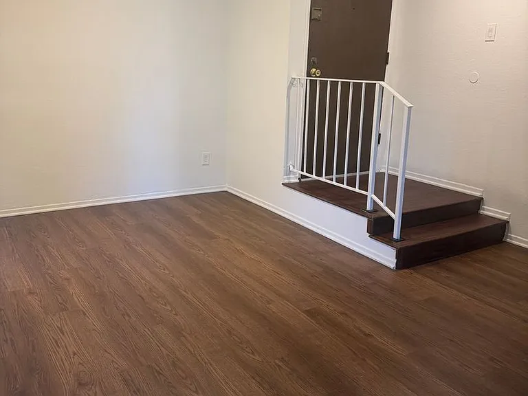 054 - Madre Del Mar Apartments — Photo 7