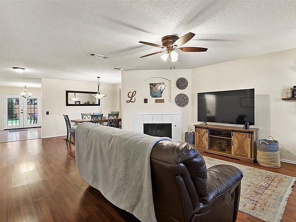 3rd image of 304 Grassy Creek Dr
