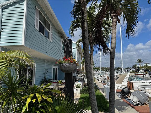 2nd image of 2559 NE 15th Street