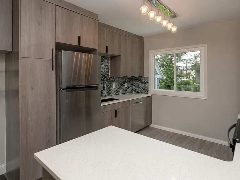 8 18th Ave SW — Photo 4
