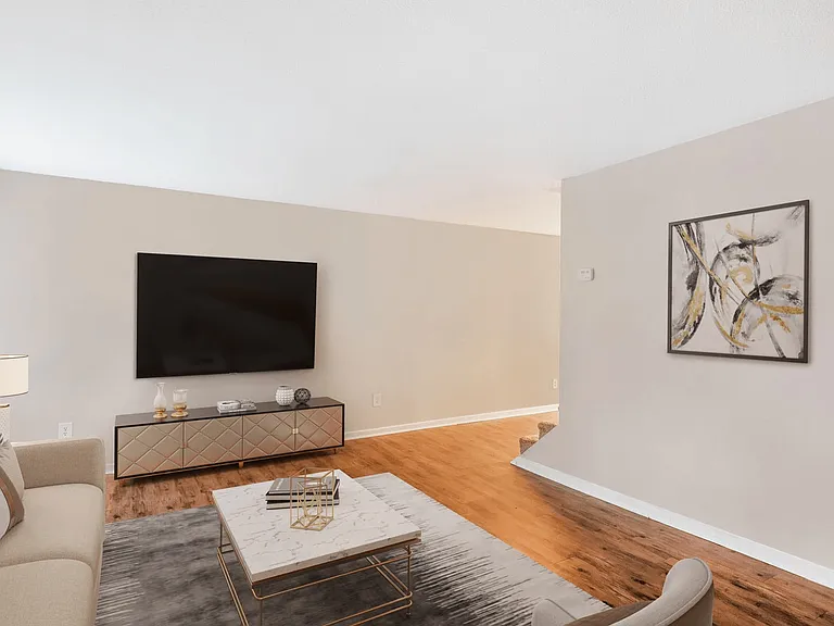 Regency Park Apartment Homes — Photo 25