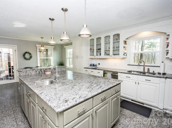 2193 Hawthorne Ln, Wilkesboro, NC 28697