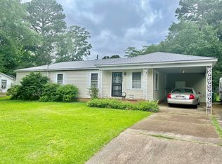 2207 Gum St, Grenada, MS 38901