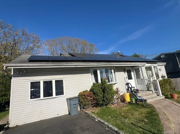 635 Jayne Boulevard, Port Jefferson, NY 11776