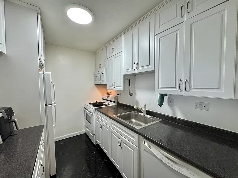 8 Whittier Pl #12F — Photo 22