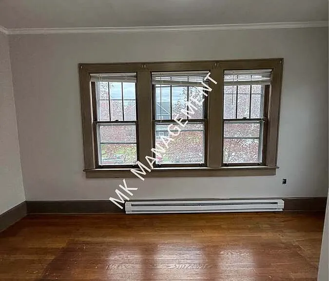 1332 Schlager St — Photo 2