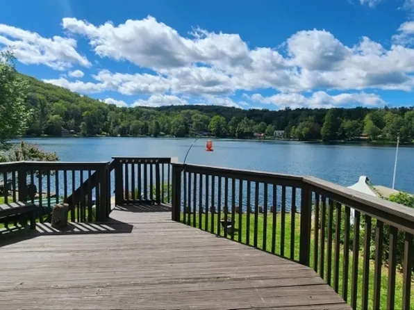 24 Lakeside Dr, Vernon Twp., NJ 07461