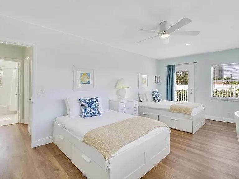 1310 Manor Dr — Photo 10