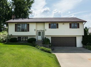 11129 Mound View Rd, Dubuque, IA 52003