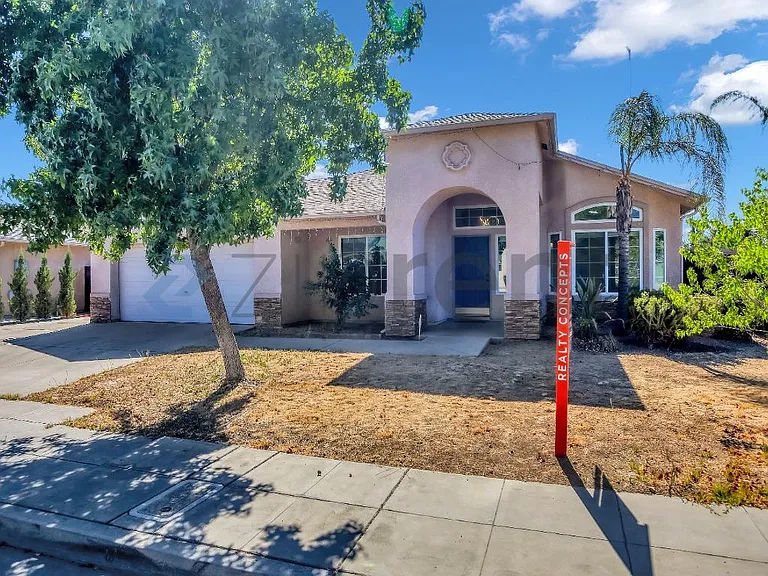 2437 N Tracy Ave — Photo 1