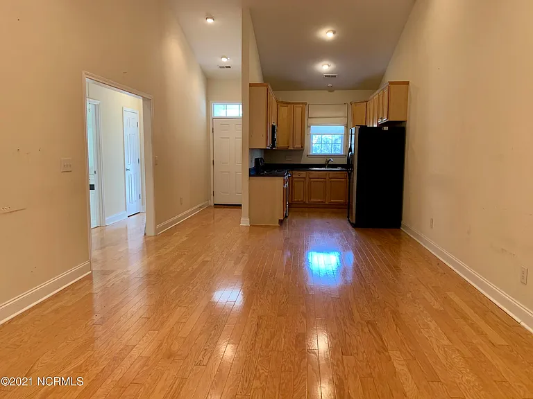 1044 Macklin St #12 — Photo 2