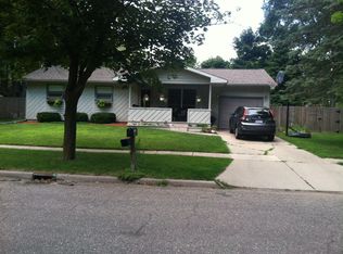 1082 Cliffdale Dr, Haslett, MI 48840