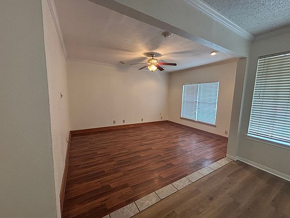 4th image of 828 Edgewood St