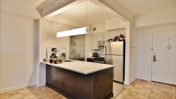 Rented by Park Property Advisors | media 7