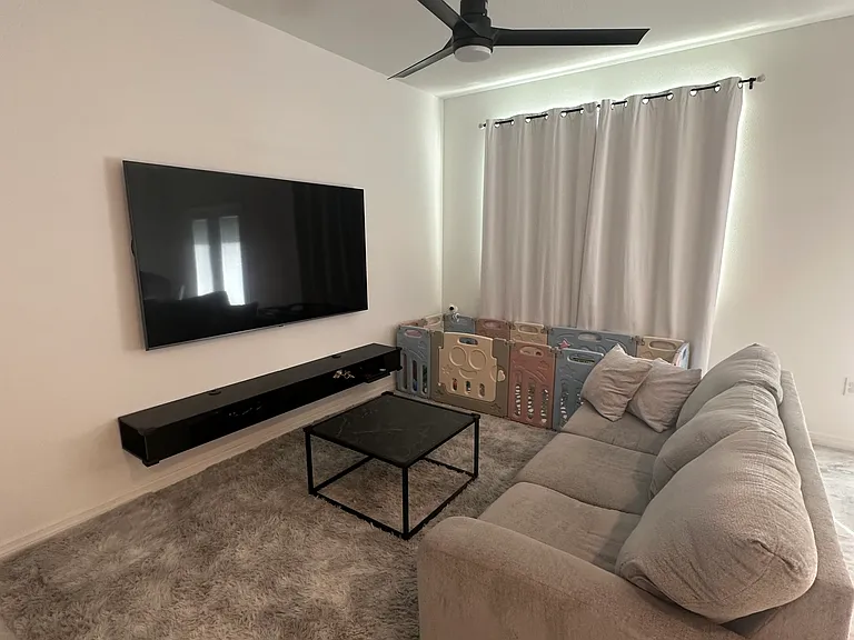 405 Madison Dr — Photo 3