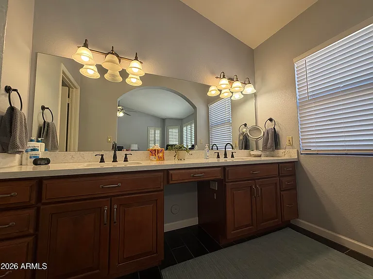9418 W Tonto Ln — Photo 6