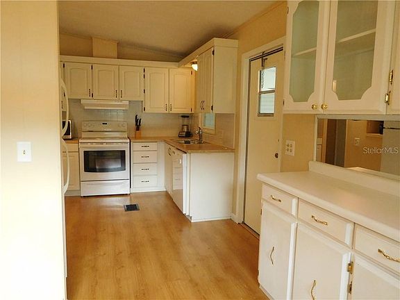4th image of 16845 SE 101st Ct