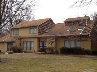 12 Martha Ln, Selden, NY 11784