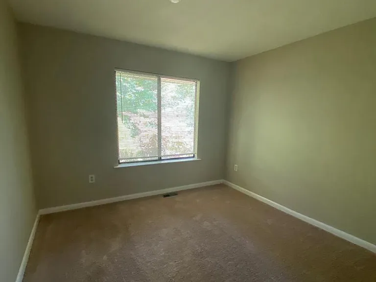 254 Hampshire Dr — Photo 7