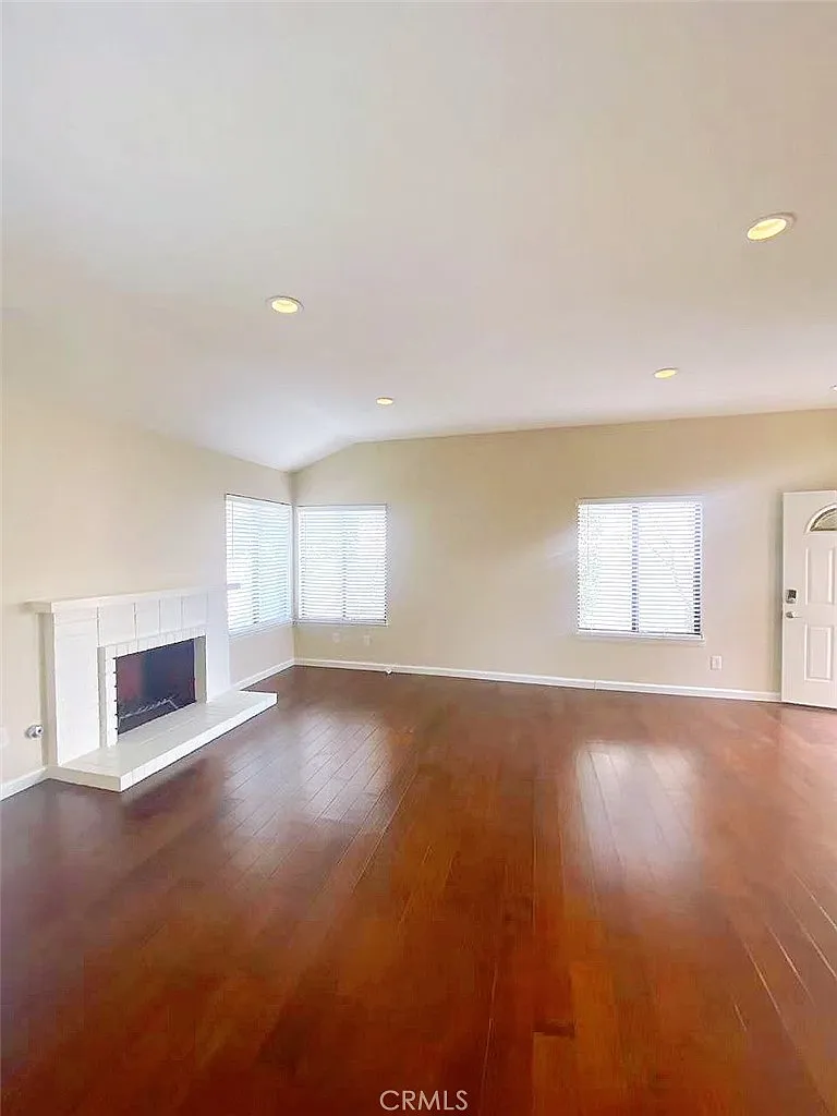 3 bed, 1637 sqft, $3,200 — Photo 3