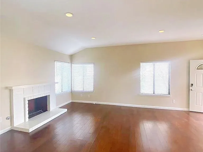 2980 Hyde Park Cir — Photo 3