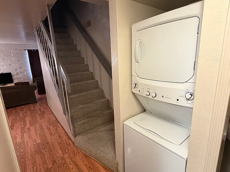911 N Euclid Ave #207 — Photo 14