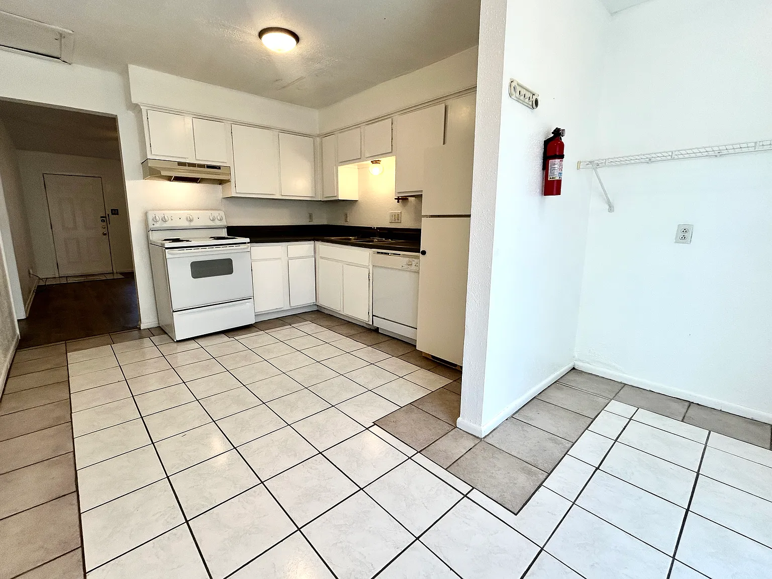 2 bed, 798 sqft, $900 — Photo 2