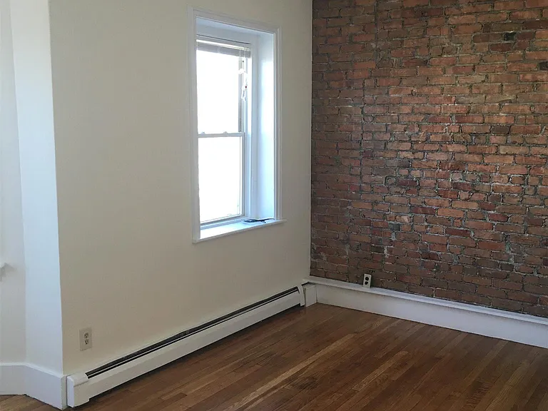 45 Florence St — Photo 4