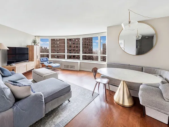 200 E 94th St APT 2315, New York, NY 10128