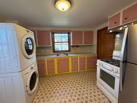 5th image of 38 Friend St