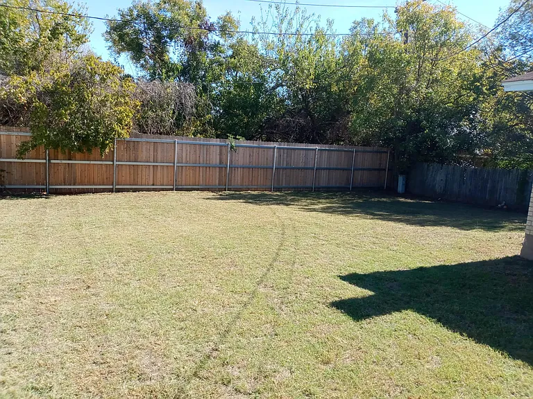 1029 Blue Carriage Ln N — Photo 17