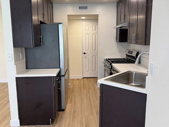 3rd image of 1207 N Columbus Ave APT 102