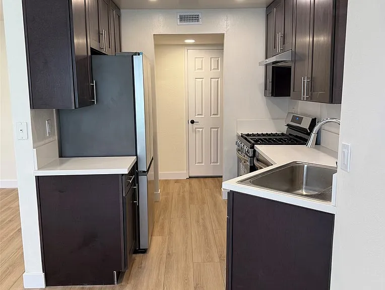 1207 N Columbus Ave #102 — Photo 3