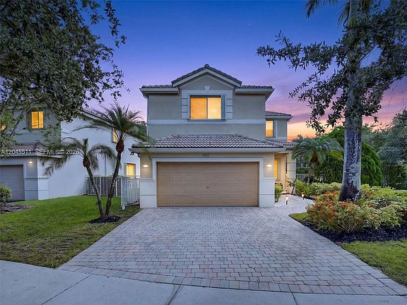 2nd image of 1401 Canary Island Dr