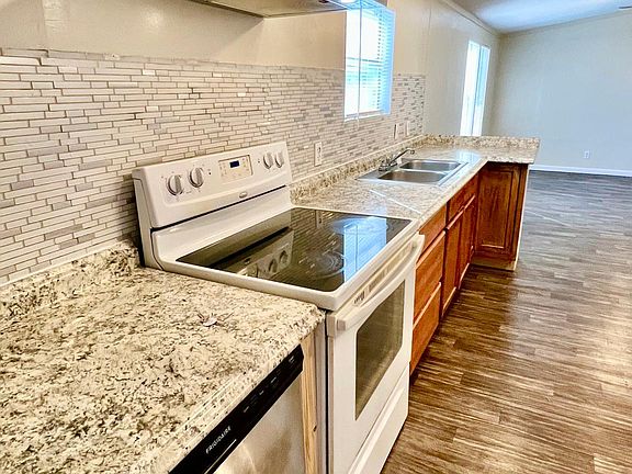 Kitchen Area, new fridge, dishwasher