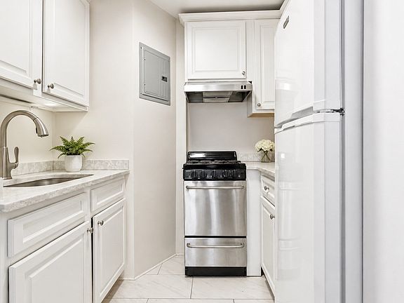 5th image of 119 Marlborough St APT 6