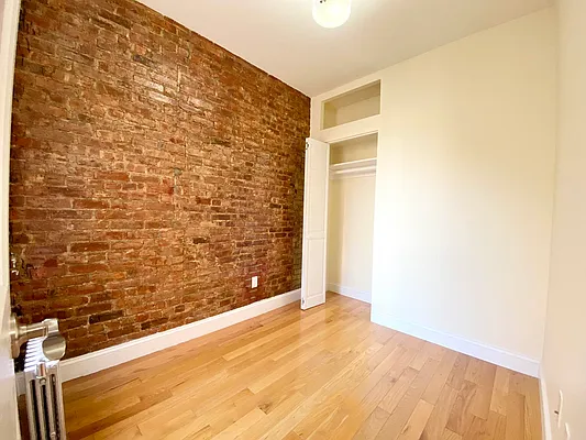 Rented by Bruma Realty LLC | media 27