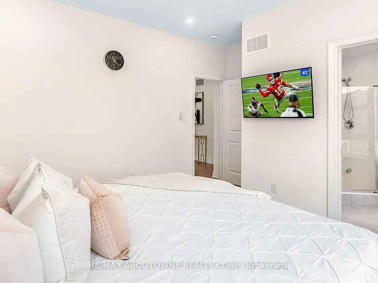 3294 Millicent Ave — Photo 33