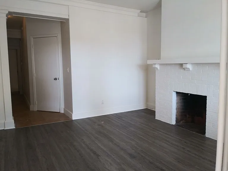525 E End Ave — Photo 1
